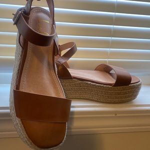 *NWOT Lulus Espadrille Wedges